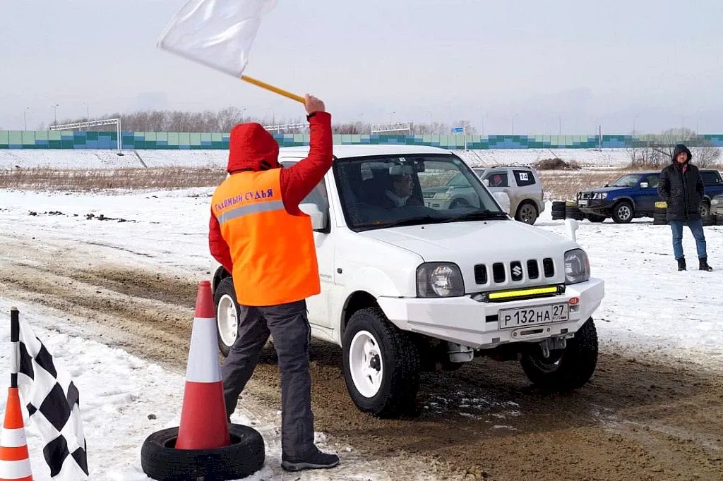 Автолюбители из ЕАО боролись за звание лучшего автогонщика с хабаровчанами