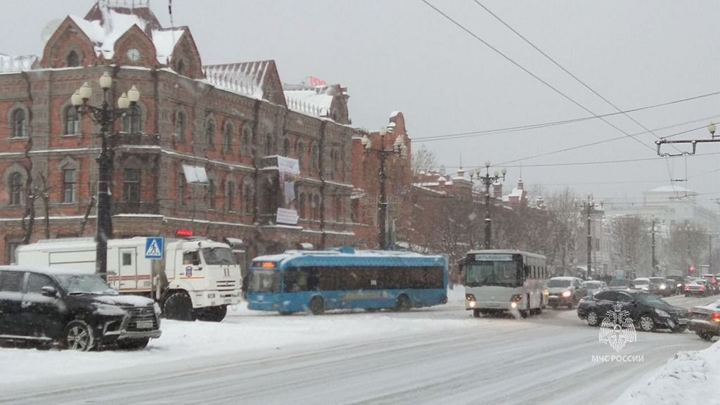 Помогли 11 автомобилистам за сутки сотрудники МЧС в Хабаровске