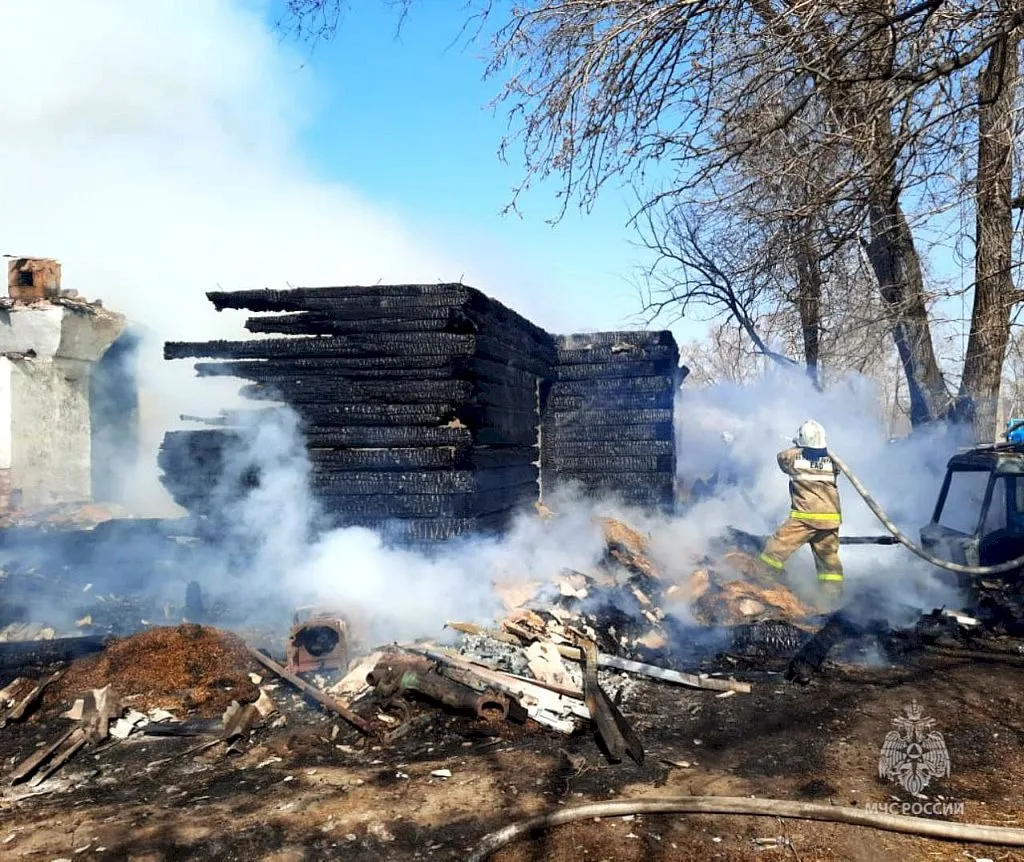 Из-за страшного пожара без жилья осталась пожилая пара в ЕАО