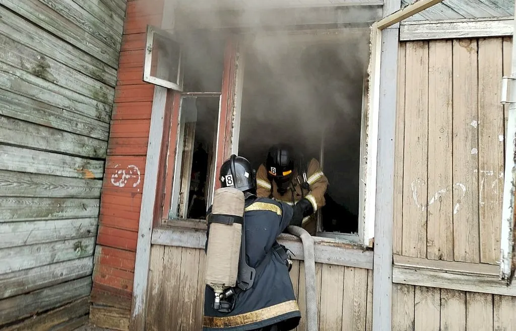 Подробности спасения младенца из пожара в Биробиджане обнародовал главк МЧС