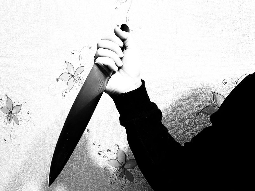 Резал ножом и бил поленом двухлетнюю малышку отец в Хабаровском крае
