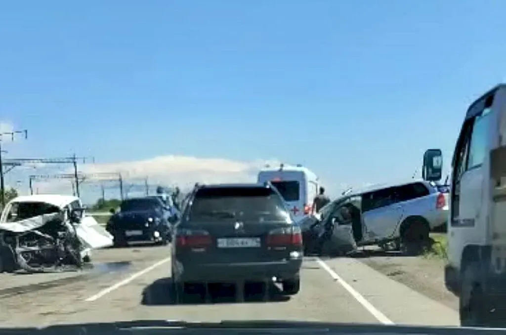 Страшное ДТП произошло в Еврейской автономной области у моста перед Хабаровском