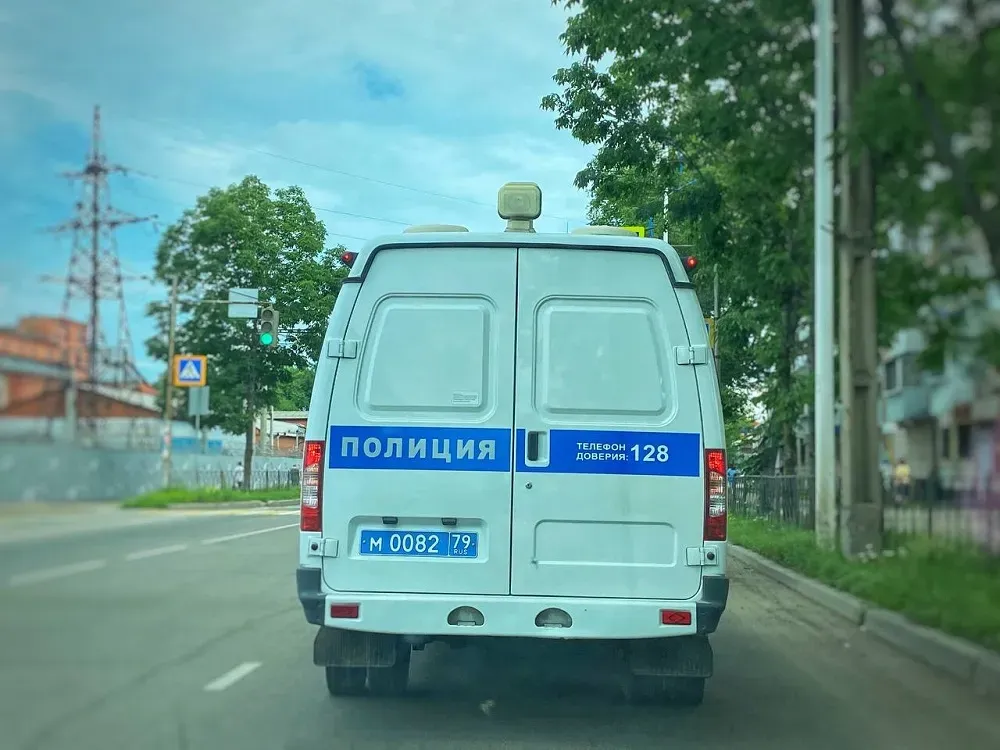 За минуту ограбили на 120 тысяч рублей компанию друзей двое хабаровчан