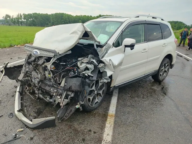 Лобовое столкновение трёх авто произошло на федеральной трассе в ЕАО