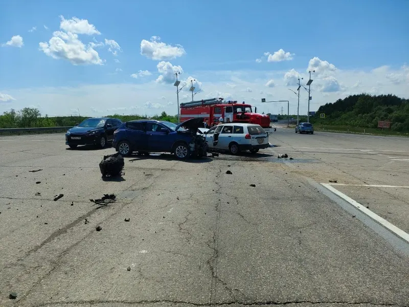 При столкновении трёх авто пострадали четверо на трассе в ЕАО