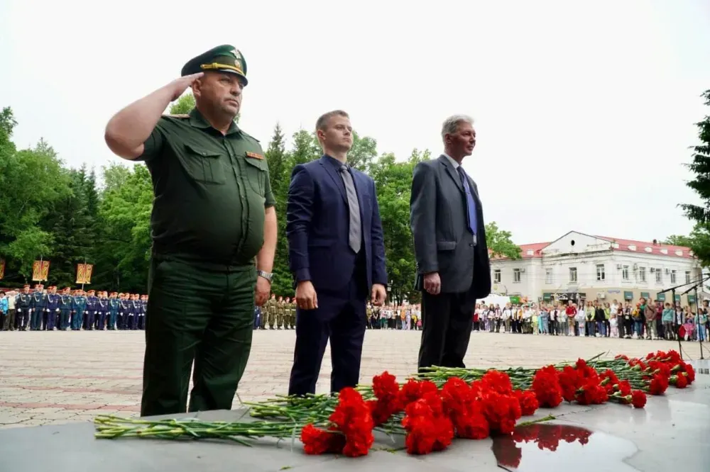 В День памяти и скорби жители  Биробиджана возложили цветы к Вечному огню