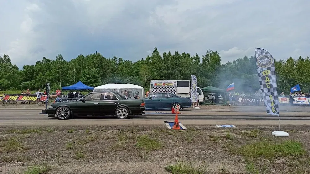 Пролетают на скорости более 100км/час — драг-рейсинг стартовал в Биробиджане