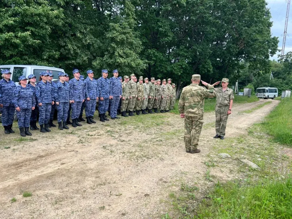 Боевые стрельбы и полевые выходы - новый учебный год начался у Росгвардии в ЕАО