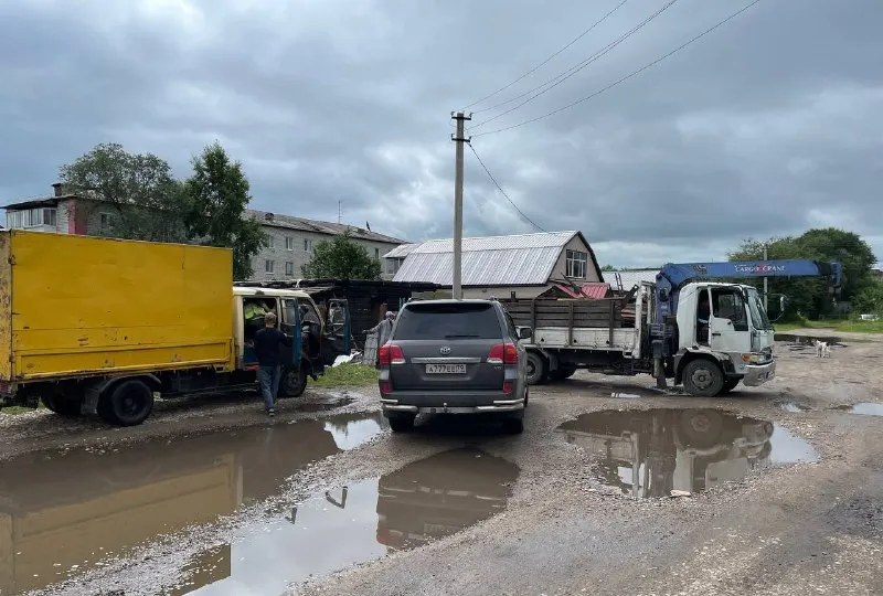 В Биробиджане сносят дом, на который жаловались жители