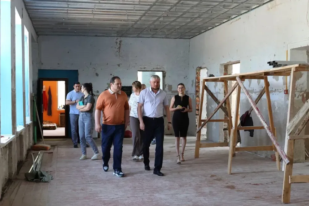 Лично проверил ход ремонта в сельской школе губернатор ЕАО