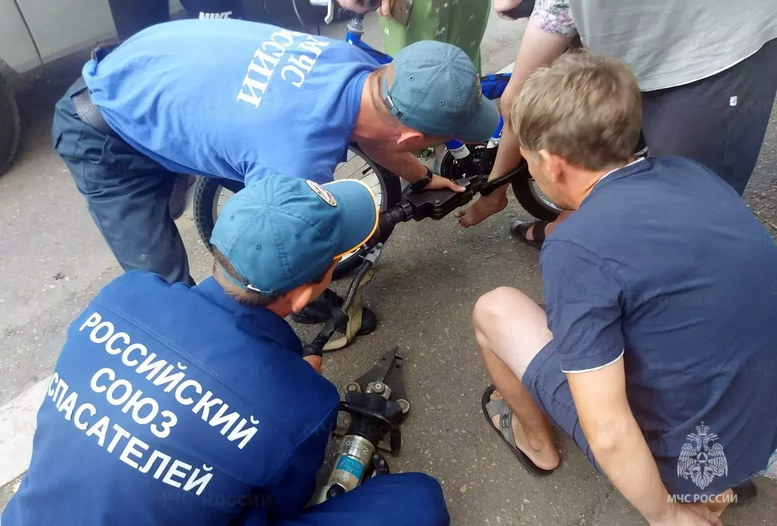 Спасатели освободили ребенка, застрявшего в деталях велосипеда в ЕАО