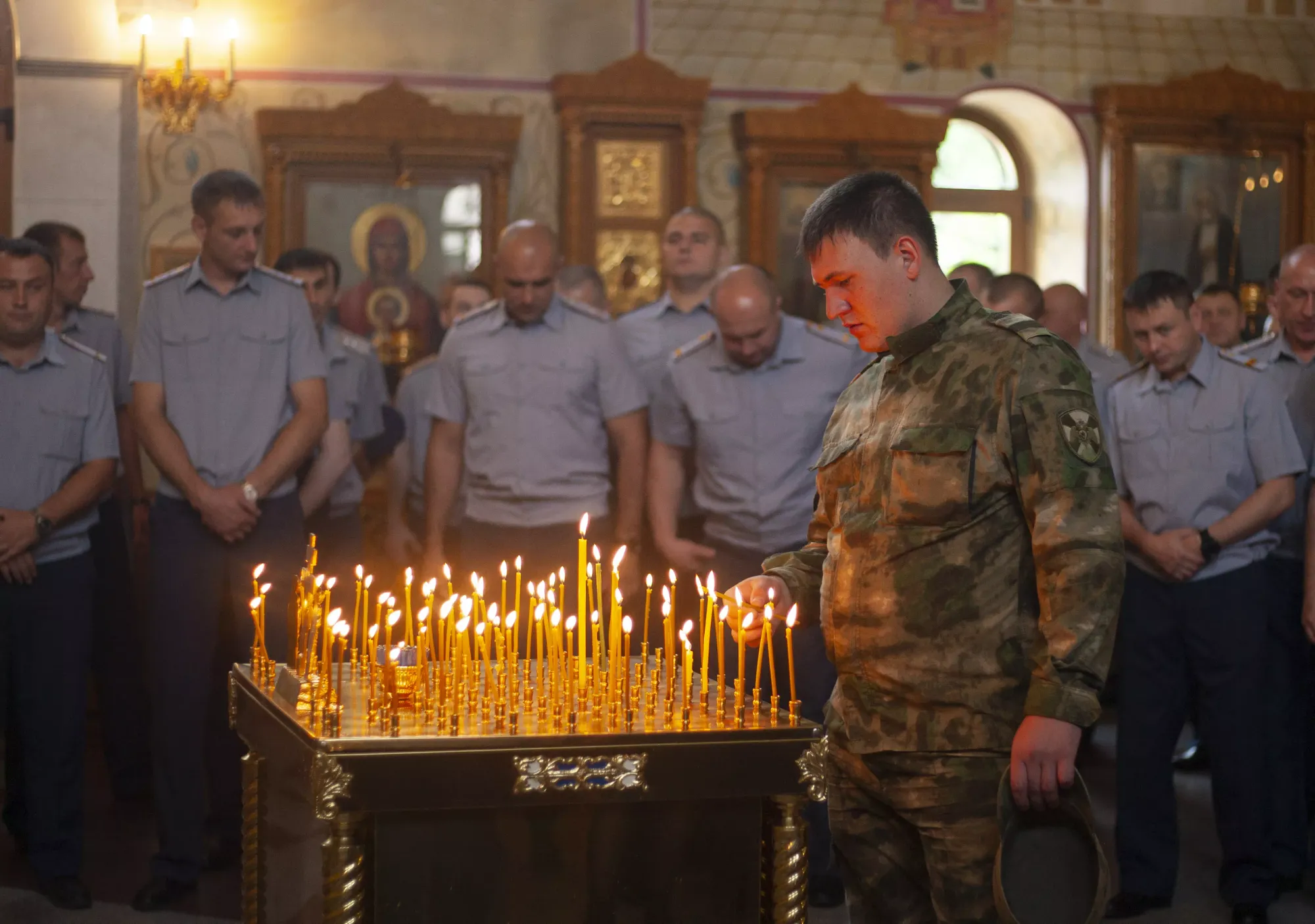 Панихида по погибшим сотрудникам Росгвардии и полиции прошла в Биробиджане