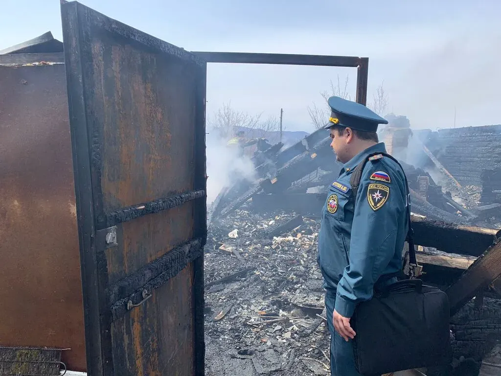 Более 50 человек эвакуировали из горящих зданий сотрудники МЧС в ЕАО