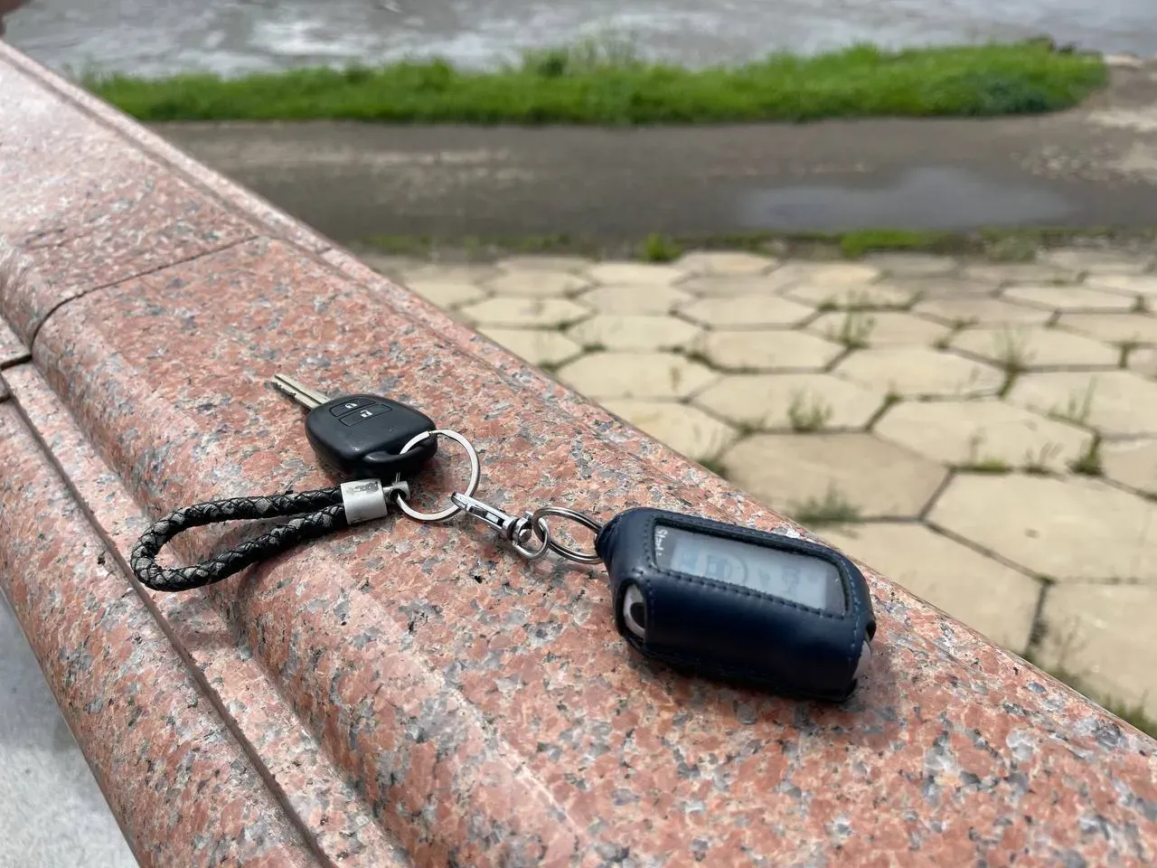 В Благовещенске автомобиль угнали с улицы с помощью эвакуатора