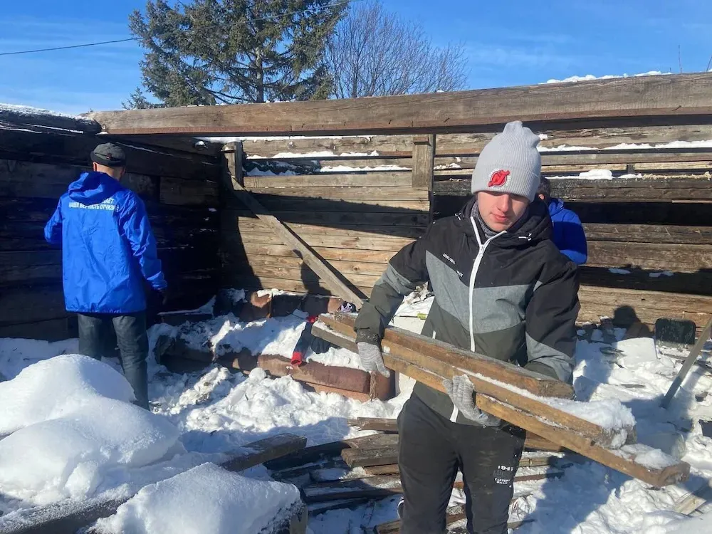 Неравнодушные люди в ЕАО помогают в доставке и распиловке дров семьям военнослужащих