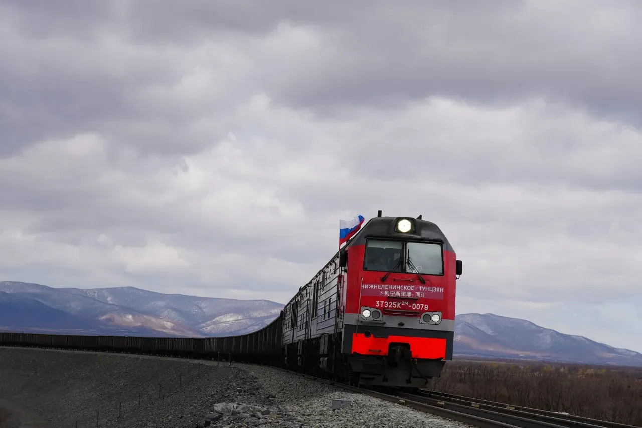 Около 3 000 тонн грузов перевезли по мосту Нижнеленинское (ЕАО) – Тунцзян (КНР) за 2023 год
