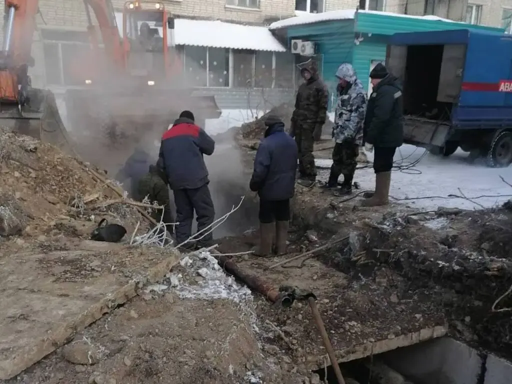 Пять домов остались без отопления из-за порыва на теплотрассе в Биробиджане