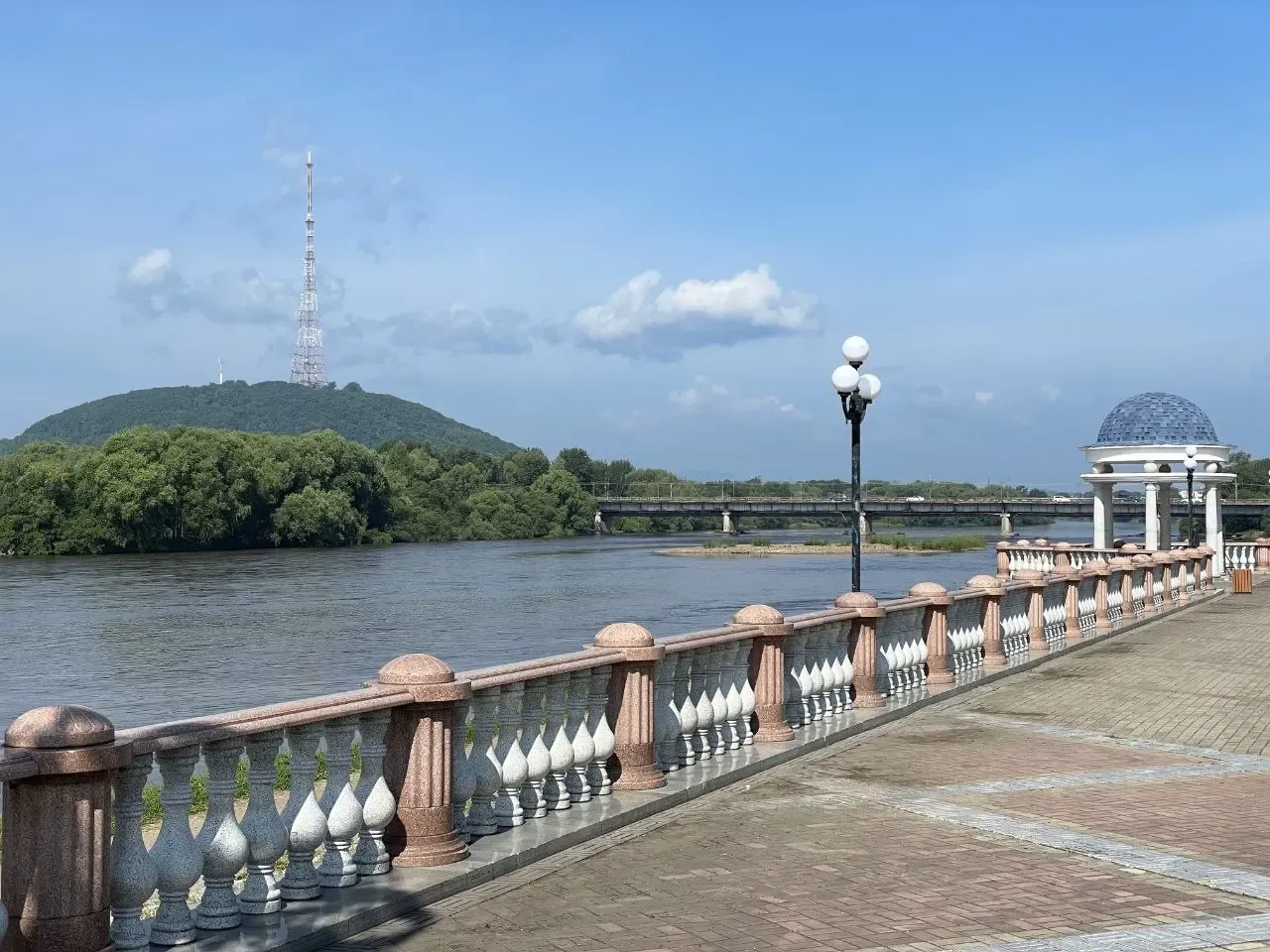 С Днем рождения родного города поздравил биробиджанцев мэр Максим Семенов