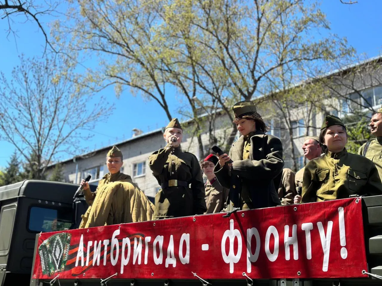 Более 15 тысяч зрителей посмотрели трансляцию Парада Победы в Биробиджане от LIVE DV