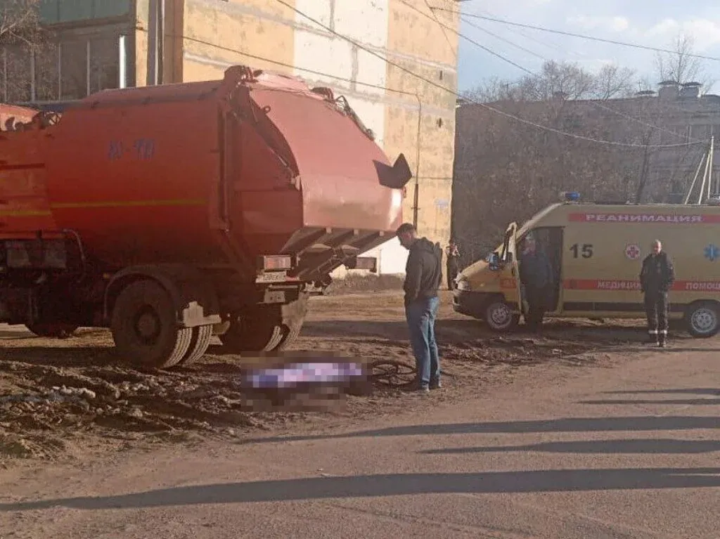 Ребёнка насмерть сбил мусоровоз в Приамурье