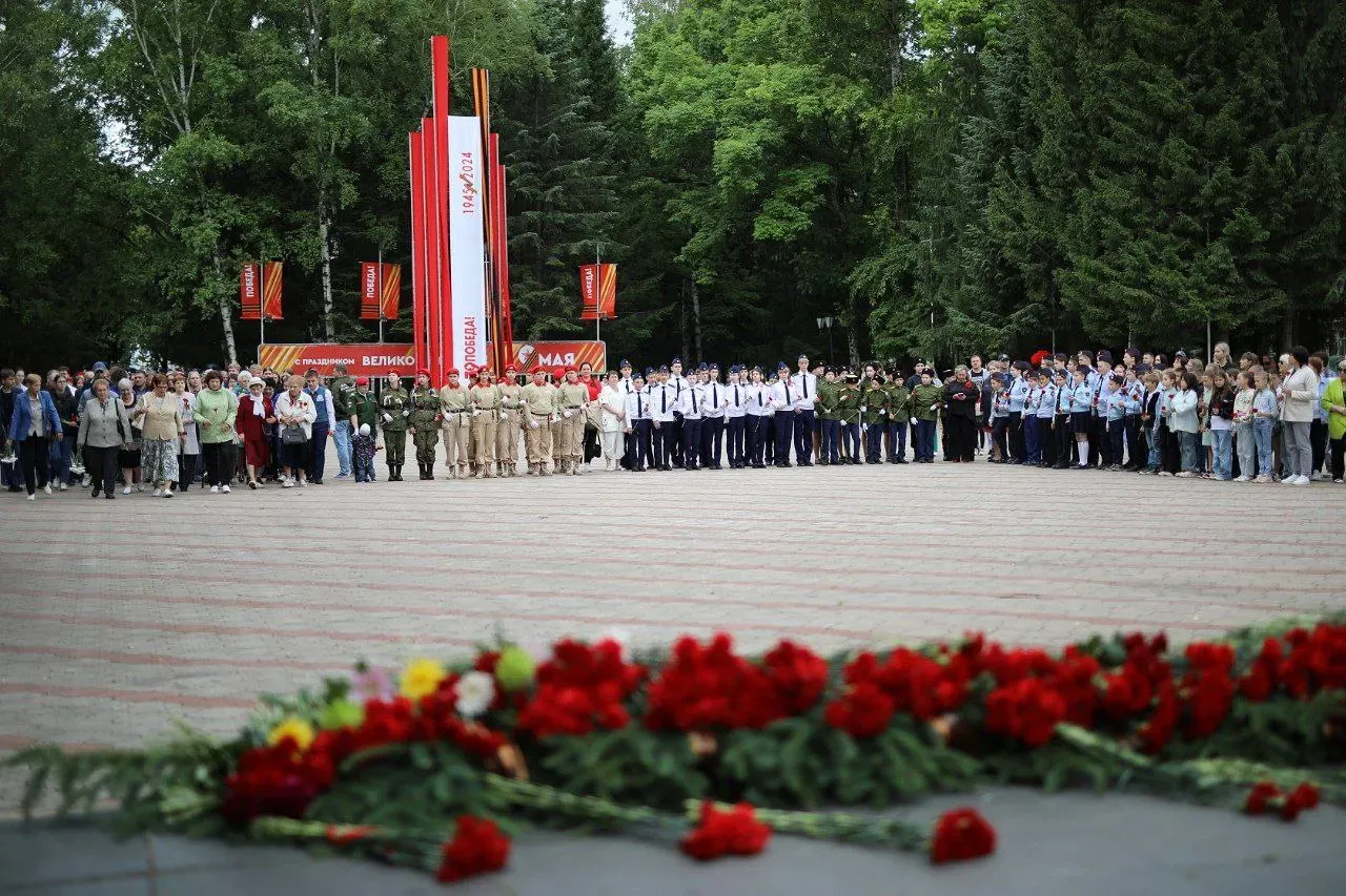 Возложили цветы к Вечному огню в День памяти и скорби жители ЕАО