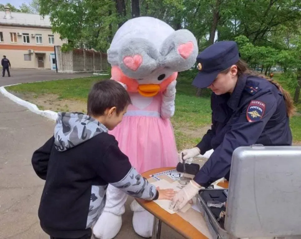 Поздравили с Днём защиты детей в детском доме полицейские ЕАО