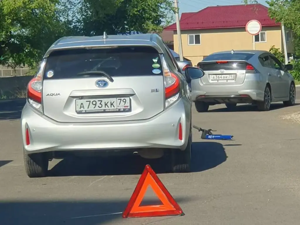 Сбитого на электросамокате юношу доставили на скорой в больницу в Биробиджане