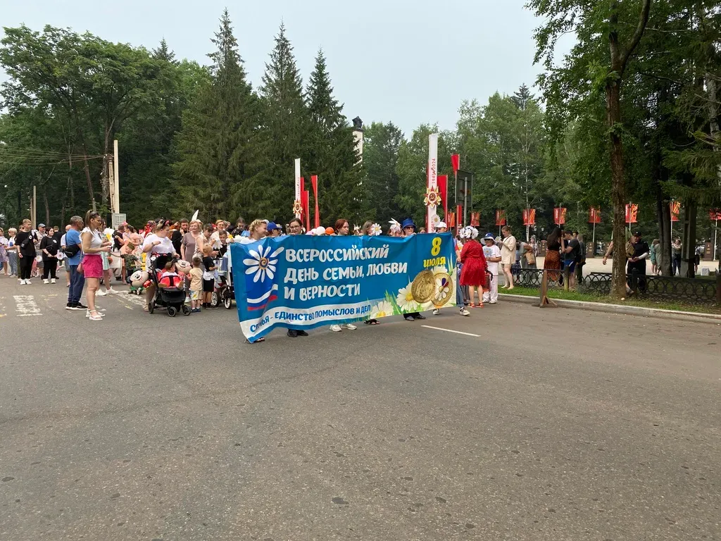 Любовь является основой крепкого брака для большинства Россиян