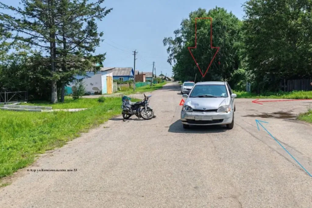 В больницу на скорой отправился водитель мопеда после ДТП в ЕАО