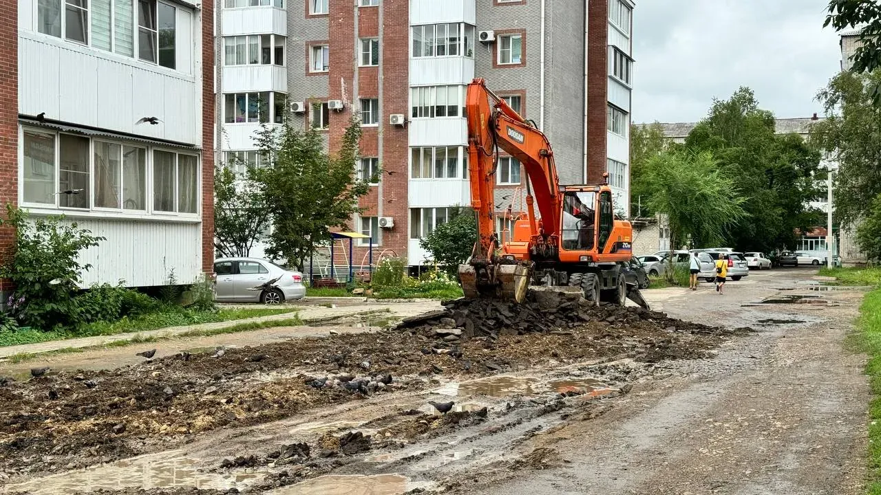 Проблемные междворовые проезды начали ремонтировать в Биробиджане
