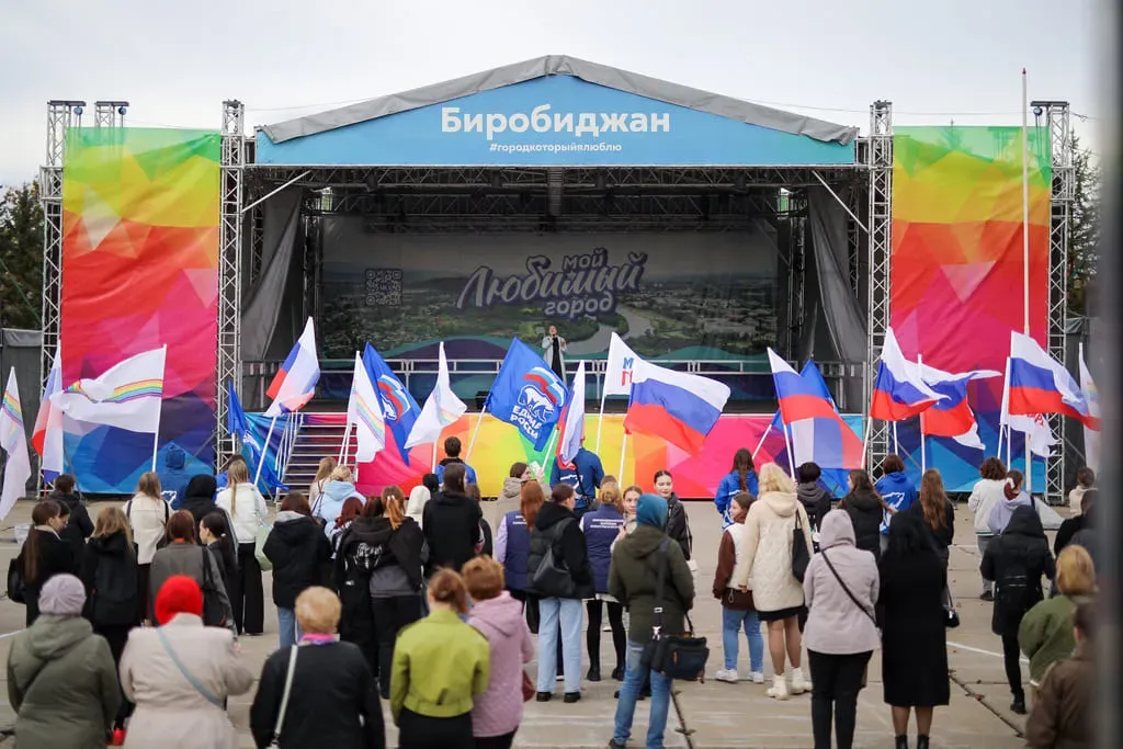 Праздничный митинг в честь Дня воссоединения ДНР, ЛНР и Новороссии прошёл в Биробиджане