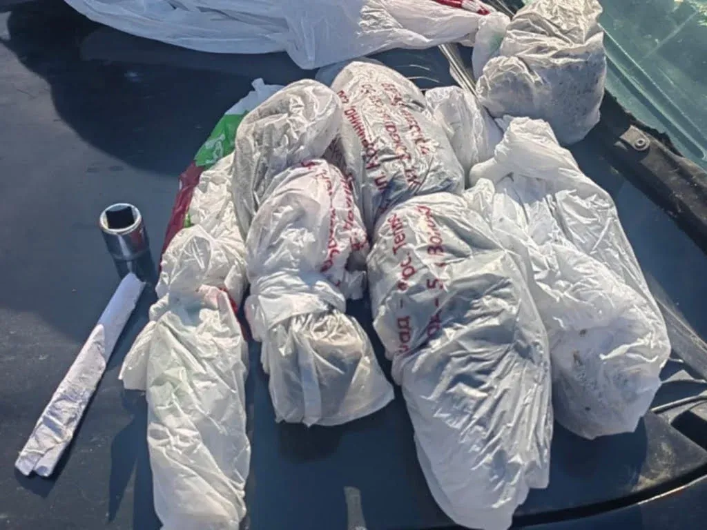 Шесть пакетов с марихуаной нашли в автомобиле наркотуриста в ЕАО
