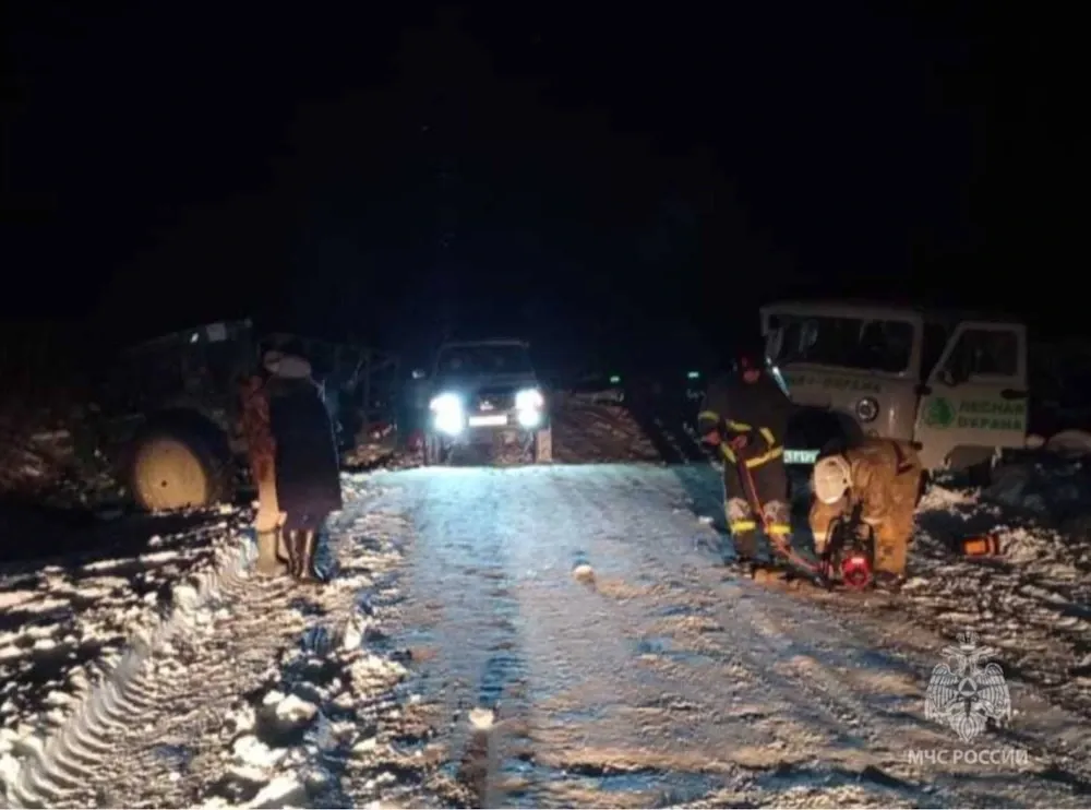 Мужчину зажало в УАЗике на дороге в ЕАО