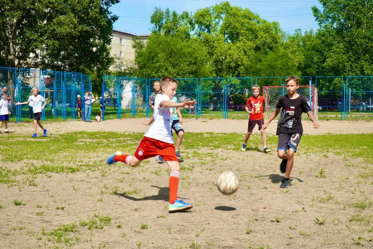 Подготовка к сезону НФЛ и встречи в школах проводят организаторы турнира в Биробиджане