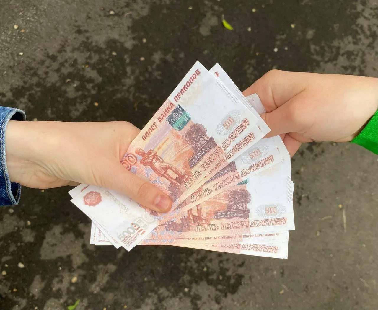 Решил отдохнуть от тюрьмы и предложил взятку 150 тысяч рублей надсмотрщику осужденный в ЕАО