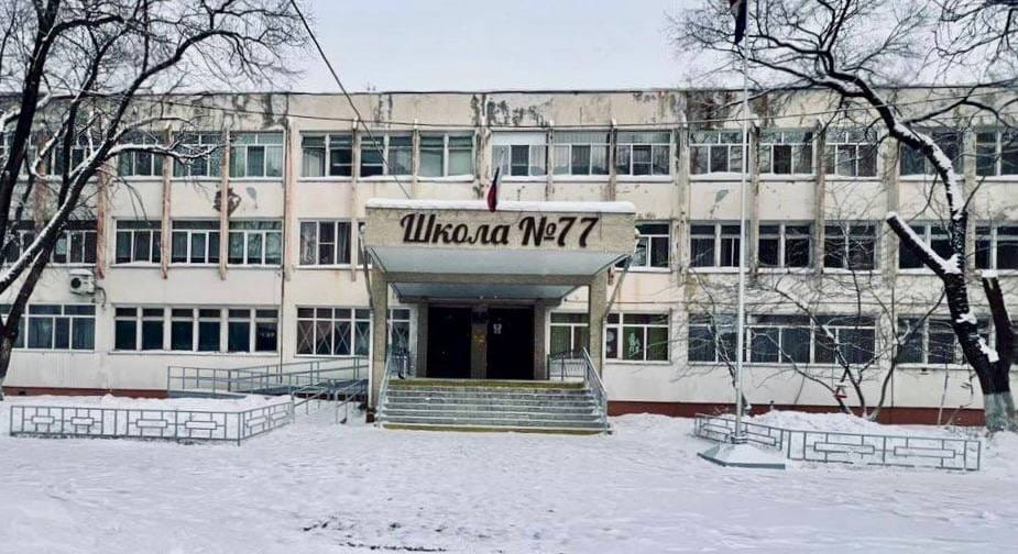 Ребенок пострадал из-за падения в школе в Хабаровске