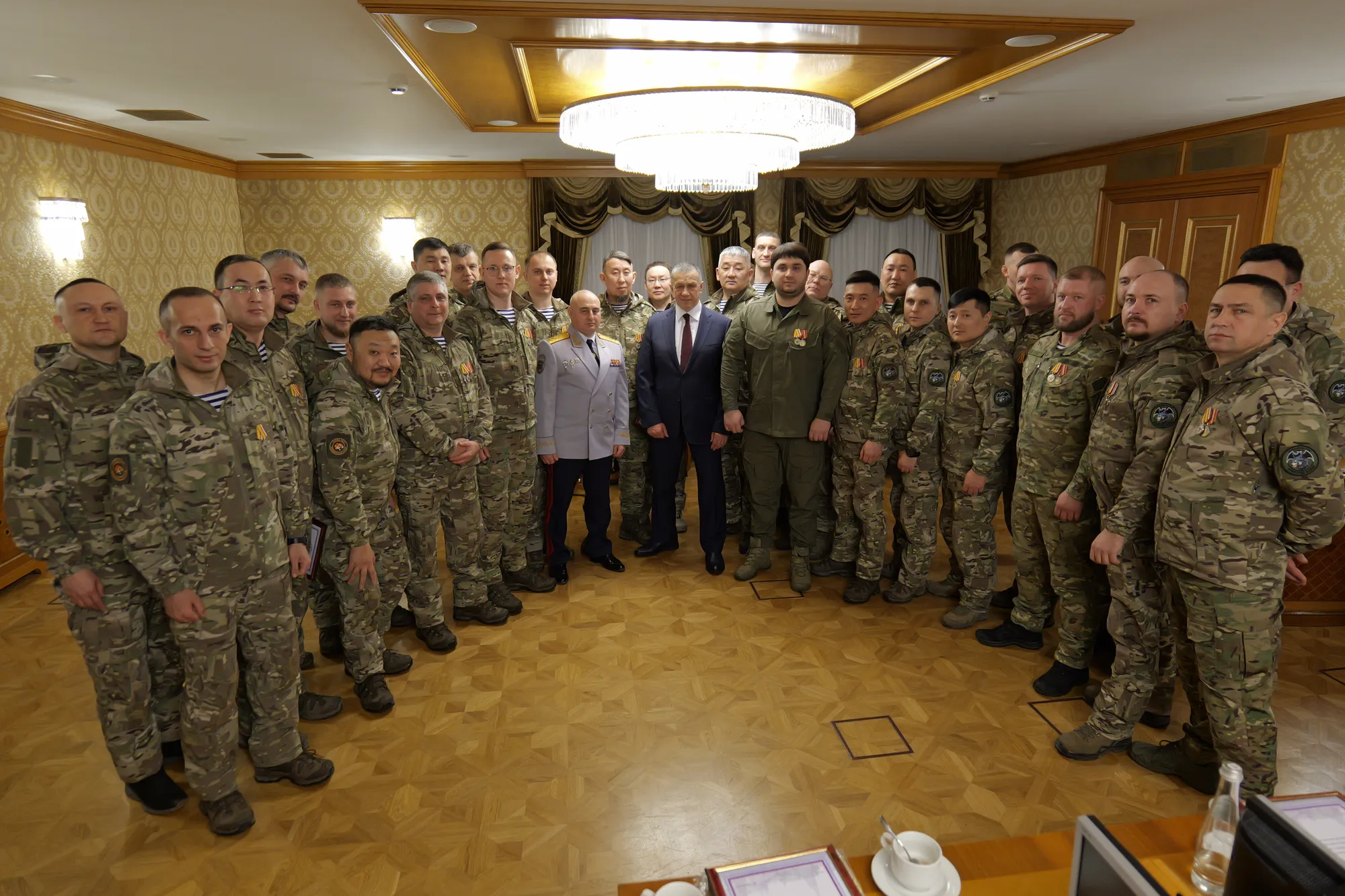 С вернувшимися с СВО добровольцами/госслужащими из ЕАО встретился полпред Юрий Трутнев