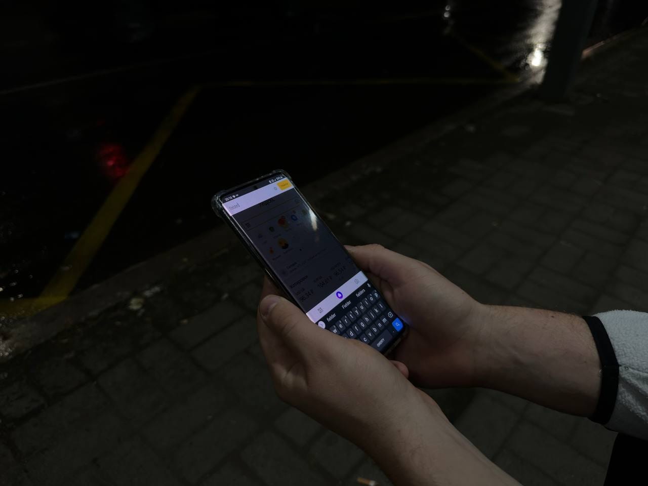 Биробиджанец познакомился с девушкой в интернете и «инвестировал» в нее 1 млн рублей