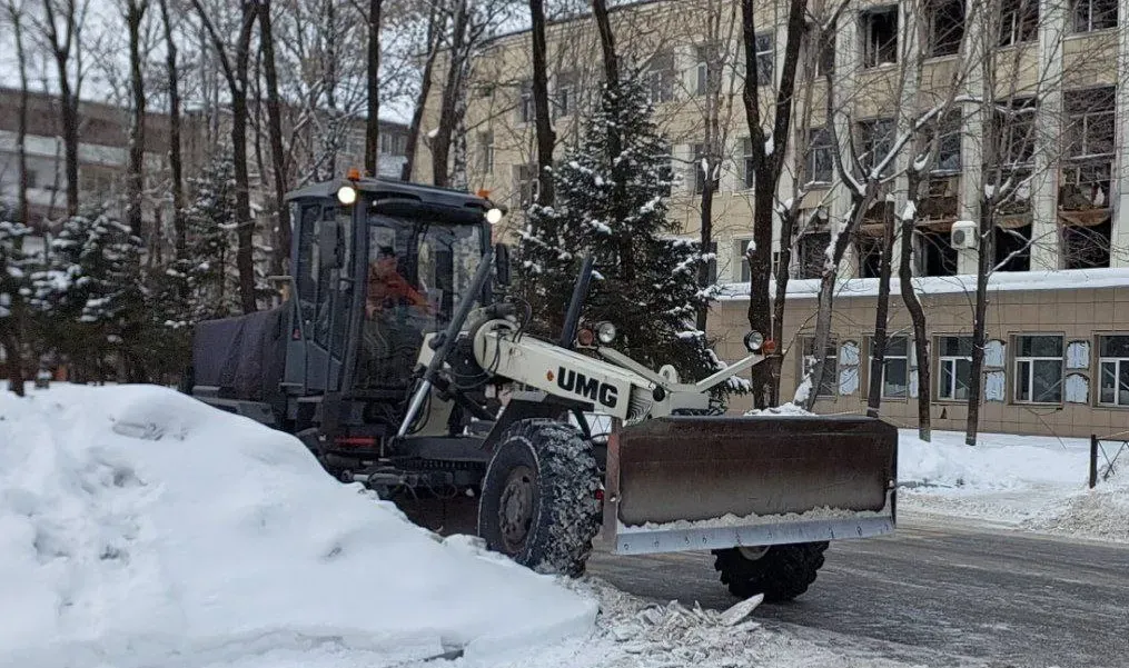 В ночь выйдет техника на дороги Биробиджана для уборки гололеда - мэр