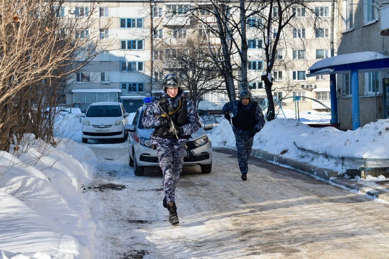 Пьяного хабаровчанина, устроившего дебош в магазине, задержали в ЕАО
