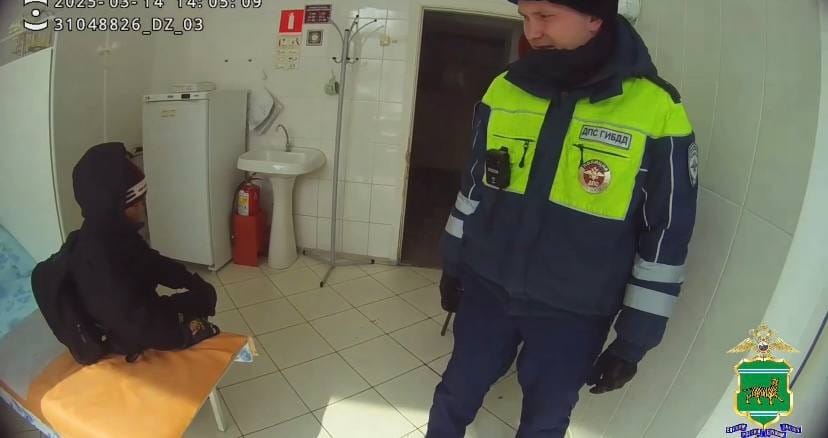 На помощь лежащему на снегу школьнику пришли полицейские ЕАО