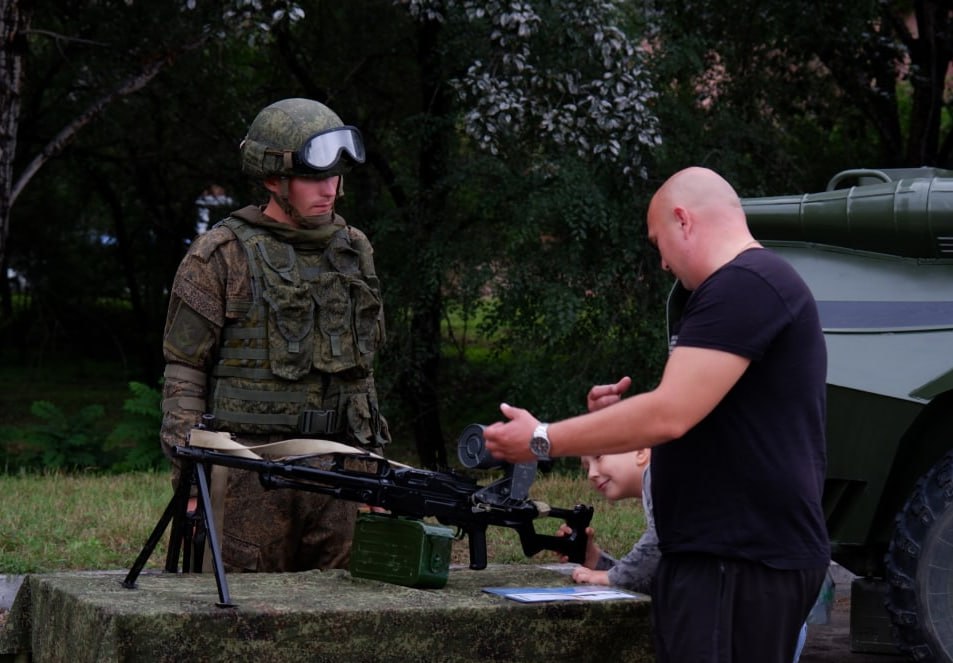 Идея о приеме на госслужбу только после армии вызывает споры: мнение биробиджанцев