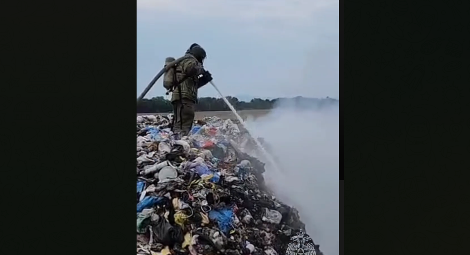 Пожар на мусорном полигоне в Биробиджане уже охватил 1000 кв. метров