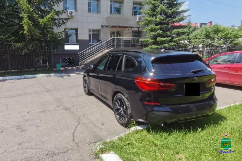 Виновник ДТП скрылся после наезда на БМВ в Биробиджане