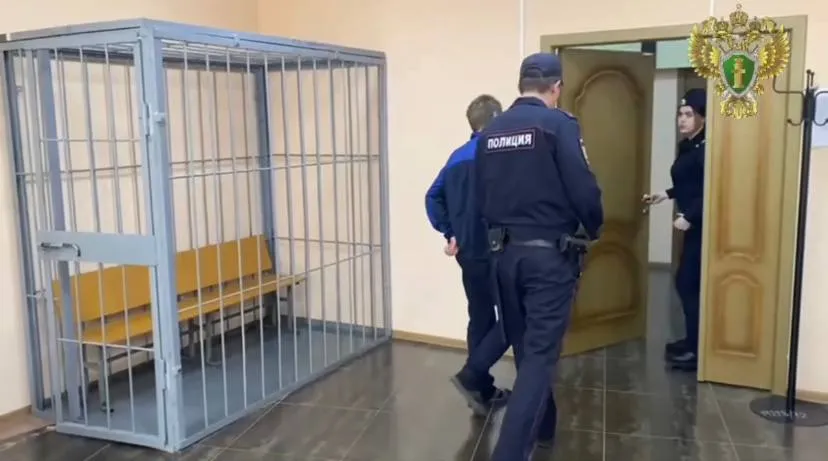 Суд отправил в СИЗО мужчину, обвиняемого в убийстве таксиста в Хабаровском районе