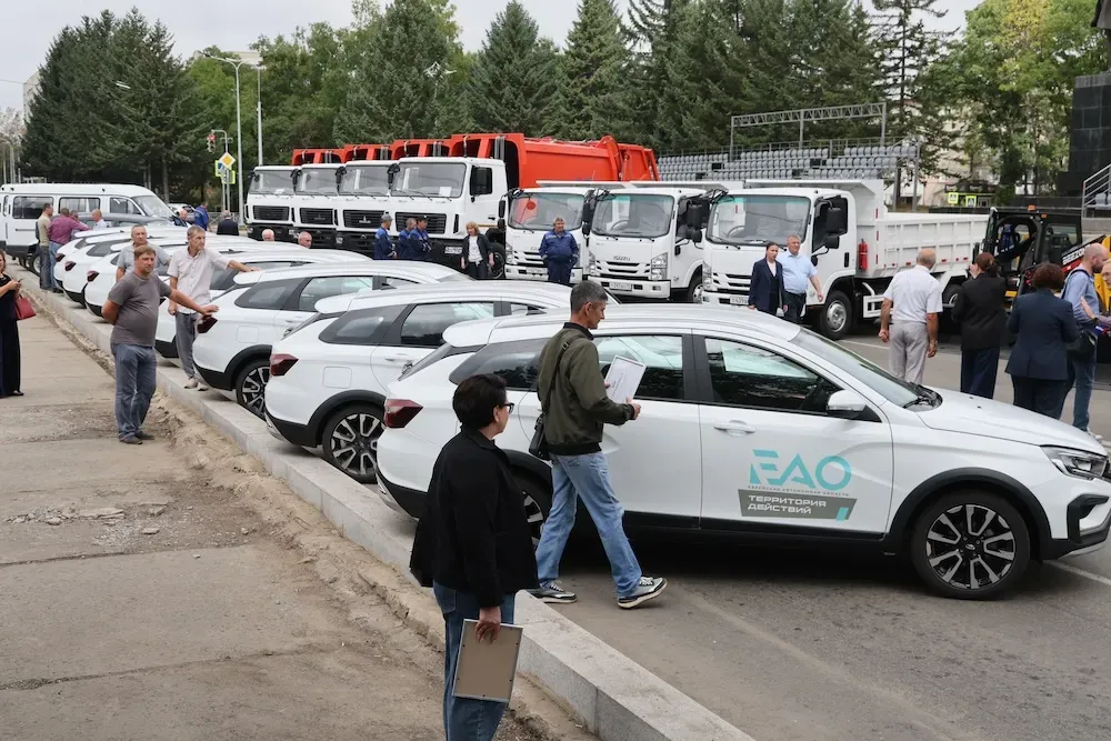 Новые автомобили для медучреждений и коммунальных служб передали в ЕАО