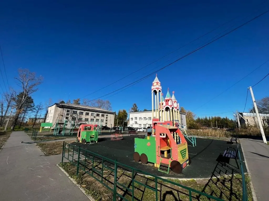 С риском для здоровья играют на площадках дети в Смидовичском районе